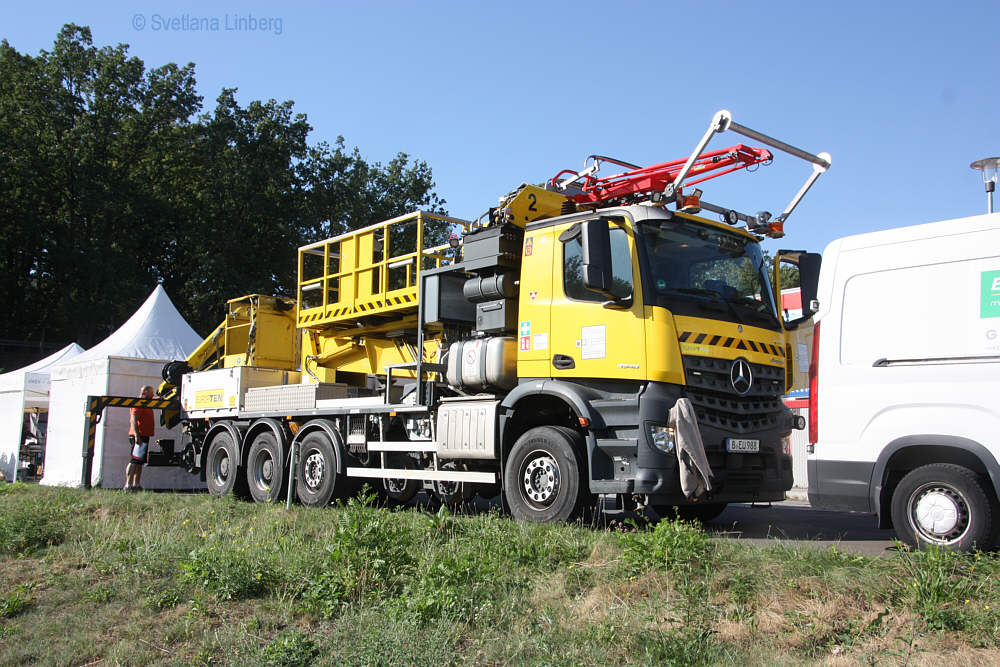 Zweiwege-Lkw, Wustermark, 20.09.2024, Fotografin Svetlana Linberg
